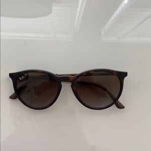 polarized ray bans - slight scratching on lens